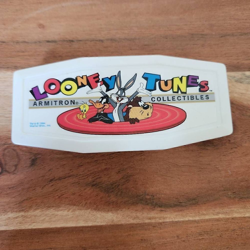 Looney tunes armitron collectibles cream case Warner Bros 1994 vintage bugs Twee
